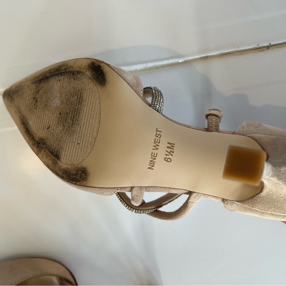 Nine West Sparks Pump - shoe box included
*only worn once* - Picture 9 of 9